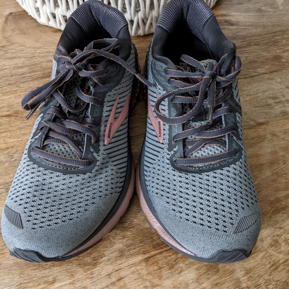 Brooks Adrenaline GTS 20 Running Shoe Woman's Size 7.5 1202961B067